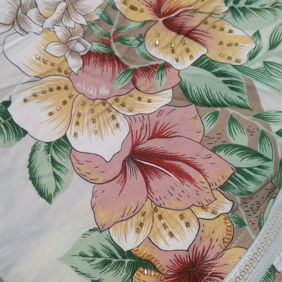 Vanity Collection hooded blouse - Picture 12 of 15